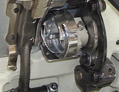 737-413 011.jpg